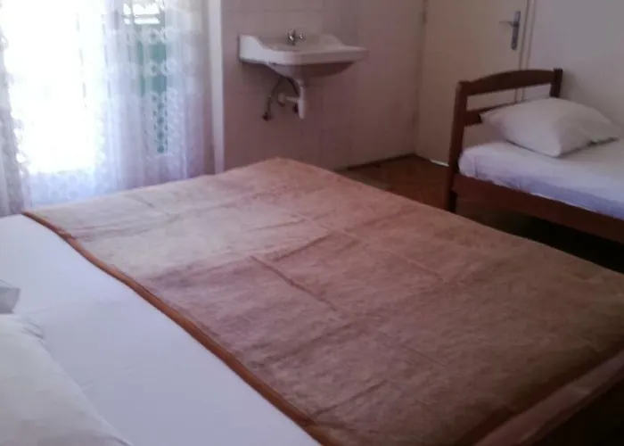 Marina End * Vela Luka